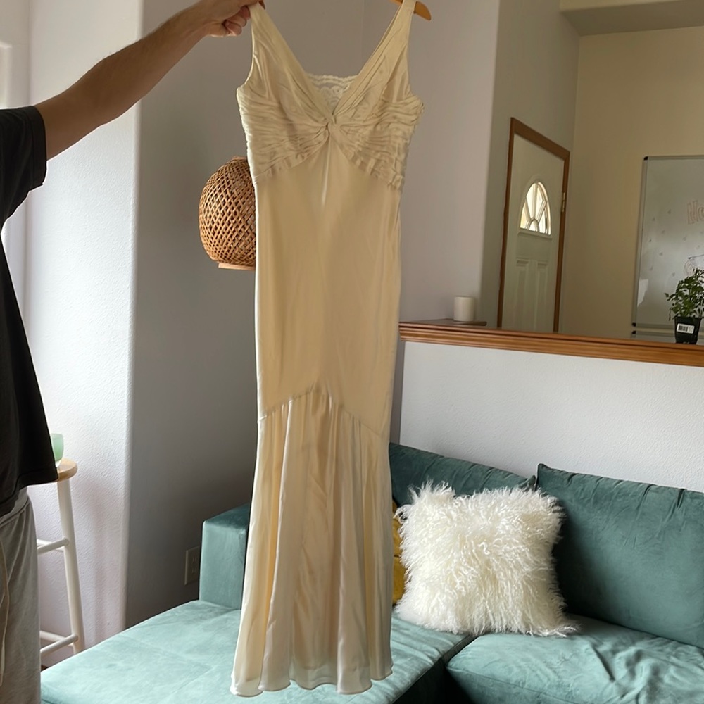 Carmen Marc Valvo Women’s Size 10 off-white/cream wedding dress mermaid style